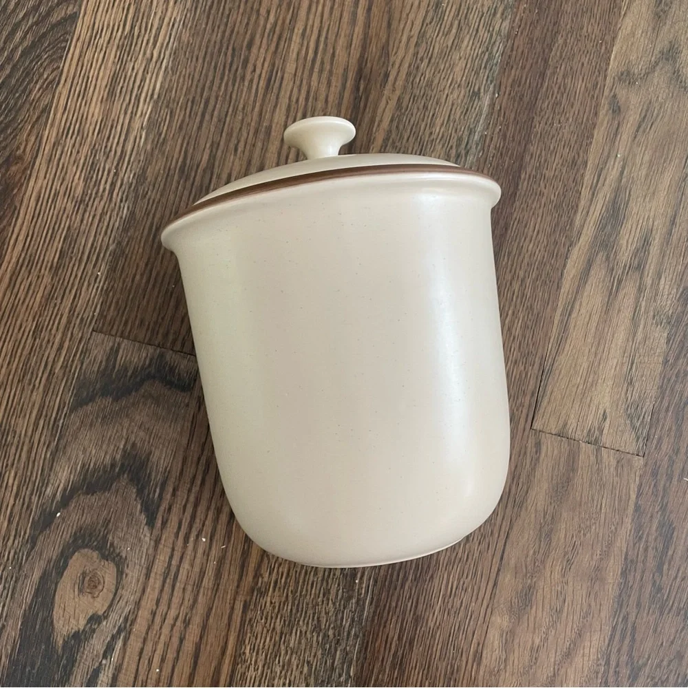 Container with Lid - Picture 2 of 5